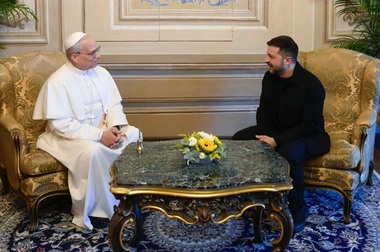 Zelenski, în vizită la Roma, pentru a participa la o Conferinţă de ajutor şi reconstrucţia Ucrainei. El urmează să se întâlnească cu preşedintele italian Sergio Mattarella, Papa Leon al XIV-lea şi emisarul american Keith Kellogg