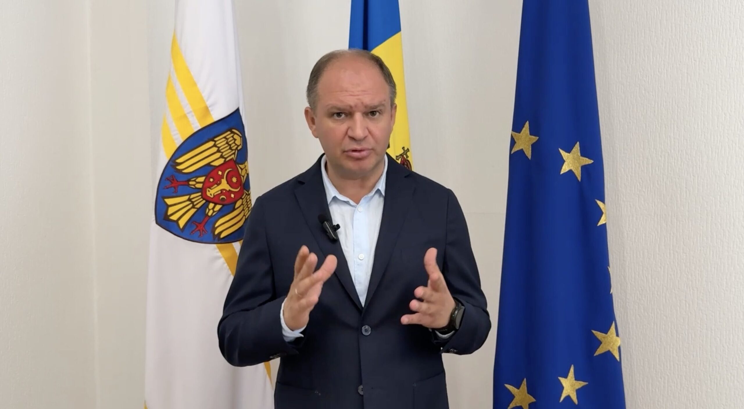 Interzis în România şi în spaţiul Schengen, primarul Chişinăului acuză o „răfuială politică” şi o atacă pe preşedinta Maia Sandu