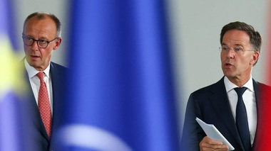 Mark Rutte le cere statelor membre NATO, la Berlin, înaintea marcării a 70 de ani de la aderarea Germaniei la Alianţă, să-şi accelereze producţia de armament. Un al ”treilea război mondial” poate avea în următorii trei-şapte ani
