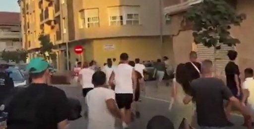 Mai multe persoane rănite în a doua noapte de tulburări anti-migranţi într-un oraş spaniol/ VIDEO