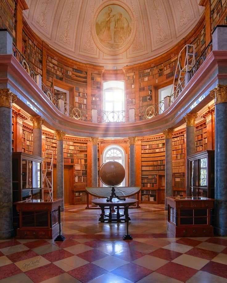 Cea mai veche bibliotecă din Ungaria se luptă pentru a salva 100.000 de cărţi de o infestare cu insecte - FOTO