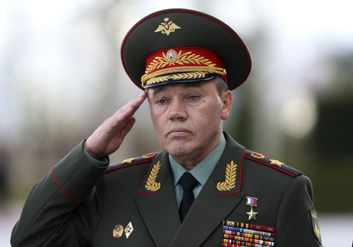 Şeful armatei ruse, Valeri Gherasimov, a inspectat forţele care luptă în estul Ucrainei