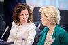 POLITICO: Von der Leyen face concesii în planul bugetar pentru a evita o rebeliune în cadrul Comisiei şi a calma doi membri ai echipei sale. Unul dintre ei este Roxana Mînzatu. Socialiştii au condiţionat sprijinul la moţiunea de cenzură de menţinerea FSE