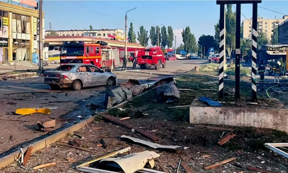 Doi morţi şi numeroşi răniţi în urma unui atac rusesc asupra unui centru comercial din Ucraina. Peste 50 de magazine şi 300 de apartamente au fost avariate
