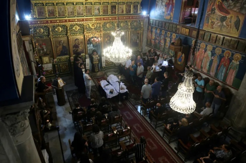 Patriarhia Latină de la Ierusalim revizuieşte în creştere la trei morţi bilanţul unui atac israelian cu tancul împotriva Bisericii Sfintei Familii din oraşul Gaza, în care se aflau 600 de deplasaţi, majoritatea copii