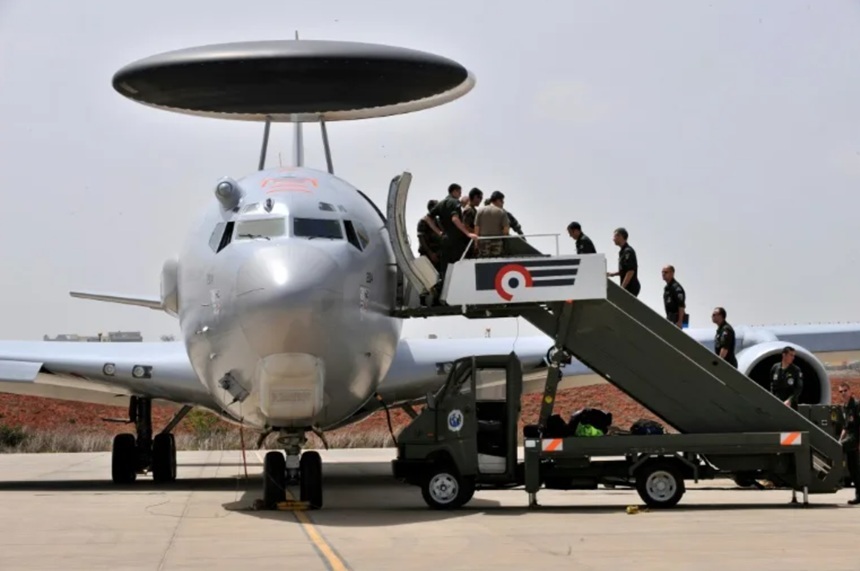 Armata franceză se retrage din Senegal şi pune capăt prezenţei sale militare în Africa de vest şi Centrală într-o ceremonie solemnă şi istorică la Dakar