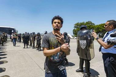 El Salvador a eliberat zeci de migranţi venezueleni în urma unui acord cu Statele Unite