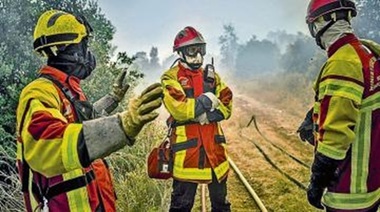 Incendiu de vegetaţie în sudul Franţei: aproape 1.000 de pompieri mobilizaţi, vremea mai blândă ajută intervenţia