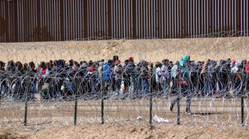 SUA construieşte tabere de corturi pentru migranţi, după o finanţare de 45 de miliarde de dolari