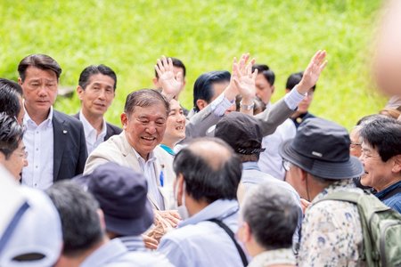 Japonia: Viitorul premierului Ishiba, în suspans după un eşec electoral usturător