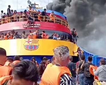 Indonezia: Un feribot a luat foc pe mare. 568 de persoane au supravieţuit, trei au murit - VIDEO