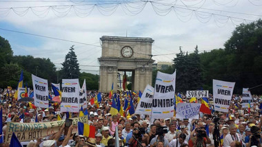 Alegeri legislative în R. Moldova: Un nou bloc politic ce reuneşte partide care vor unirea cu România se pregăteşte să intre în cursa electorală