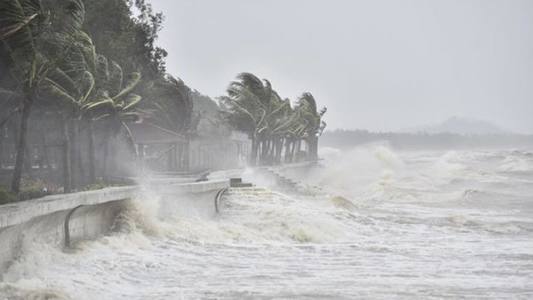 Ploi abundente, aşteptate în timp ce furtuna tropicală Wipha se apropie de coasta de nord a Vietnamului