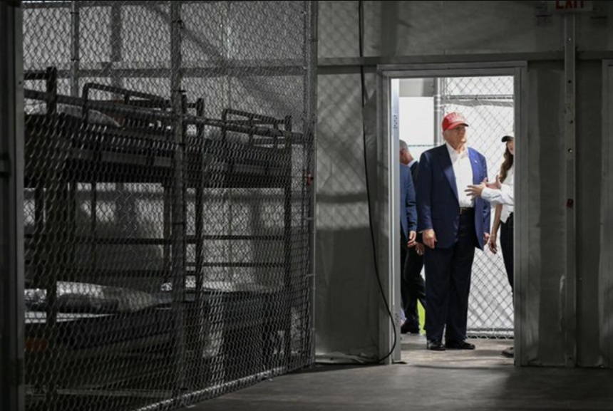 Human Rights Watch trage un semnal de alarmă, într-un raport, împotriva unor ”practici abuzive” şi ”dezumanizante” în centre de retenţie pentru imigranţi din SUA