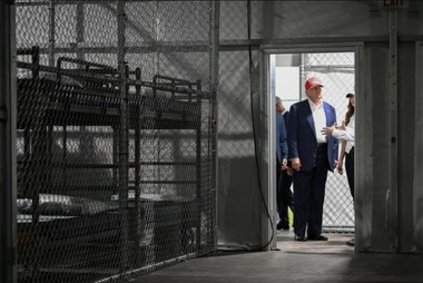Human Rights Watch trage un semnal de alarmă, într-un raport, împotriva unor ”practici abuzive” şi ”dezumanizante” în centre de retenţie pentru imigranţi din SUA