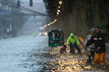 Aproximativ 70.000 de persoane evacuate în Filipine, din cauza unor inundaţii în urma taifunului Wipha