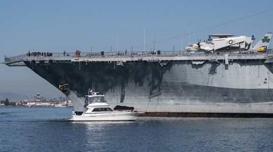 Căpitanul beat al unui iaht privat, arestat de Paza de Coastă după ce loveşte portavionul muzeu USS Midway, în portul San Diego. Coliziunea filmată, virală pe reţele de socializare
