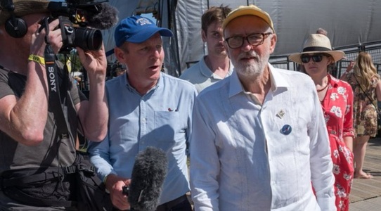 Jeremy Corbyn, fostul lider al Partidului Laburist britanic, lansează o nouă formaţiune, Your Party. ”Sistemul este trucat atunci când acest Guverm spune că nu există bani pentru săraci, dar (există) milioane pentru război”