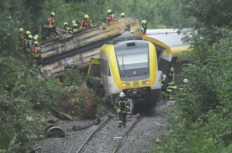 Trei morţi şi aproape 50 de răniţi în urma deraierii unui tren în Germania, potrivit bilanţului anunţat de poliţie