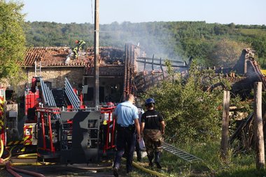 Franţa - Trei morţi şi doi dispăruţi într-un incendiu la o pensiune care găzduia adulţi cu dizabilităţi