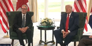 Trump spune că prioritatea numărul unu în Gaza este hrănirea populaţiei. El susţine că e dificil de discutat cu Hamas şi că discută cu premierul israelian „diverse planuri” pentru eliberarea ostaticilor