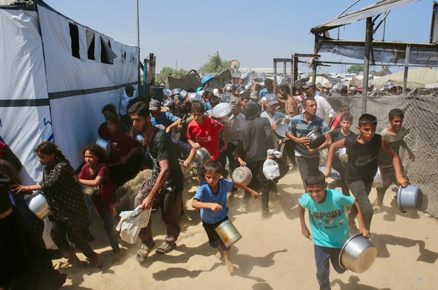 Israelul anunţă că a paraşutat ajutoare în Fâşia Gaza