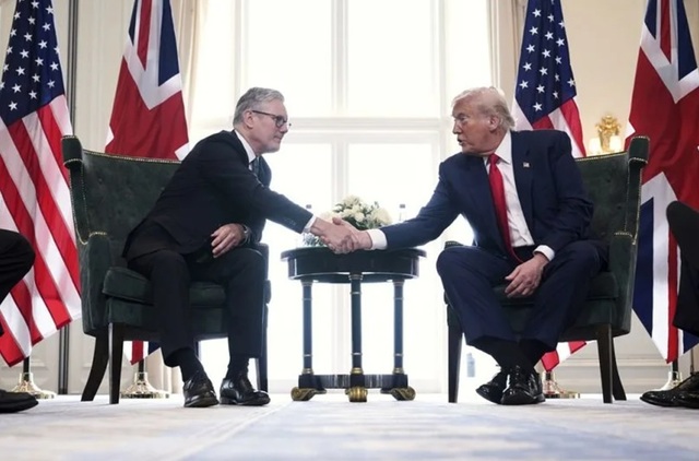 Starmer îl întrerupe pe Trump, în timp ce-l critică pe primarul Londrei Sadiq Khan. ”Este un prietenm de-al meu”