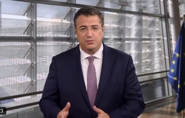 Dacă tancurile NATO ar fi chemate să răspundă la o invazie a forţelor Moscovei la graniţa estică a UE, acestea ar rămâne blocate în tuneluri, ar provoca prăbuşirea podurilor şi s-ar lovi de birocraţie la graniţe, avertizează şeful transporturilor din UE