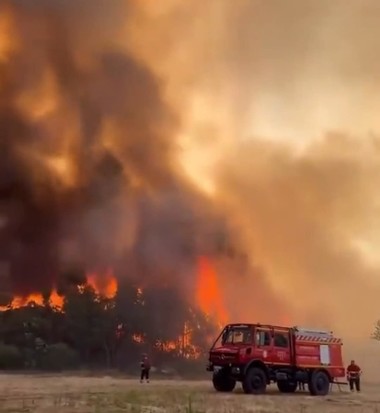 Stare de alertă maximă în Portugalia din cauza incendiilor de pădure / 17 incendii majore active în întreaga ţară / Mai multe persoane, între care pompieri, rănite uşor – FOTO / VIDEO