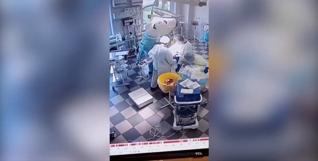 O echipă de chirurgi ruşi a continuat să opereze un pacient în timp ce blocul operator era zguduit de cutremurul de magnitudinea 8,8 din Kamceatka. Ministerul Sănătăţii publică o înregistrare video pe reţele de socializare