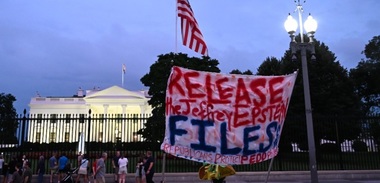 Democraţii exercită presiuni asupra lui Trump să publice ”documentele Epstein în întregime”, invocând o procedură obscură, ”regula celor cinci”
