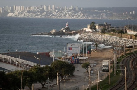 Japonia ridică un aviz de tsunami, la care a retrogradat o alertă de tsunami, în urma cutremurului de magnitudinea 8,8 din largul Rusiei. O victimă şi valuri de maximum 1,3 m. Patru caşaloţi au eşuat pe o plajă cu o zi înainte de seism. Cele mai mari pagu