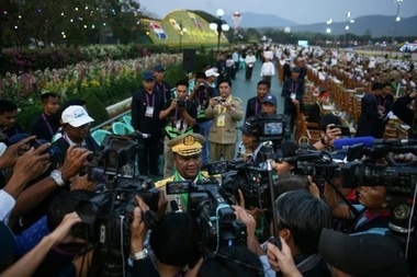 Junta la putere în Myanmar ridică starea de urgenţă odată cu apropierea unor alegeri generale, prevăzute în decembrie, boicotate de opoziţie şi denunţate de observatori internaţionali. China anunţă că susţine căutarea unei ”soluţii paşnice” la Războiul Civil