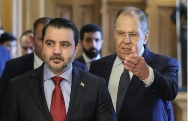 Rusia şi Siria îşi consolidează legăturile şi urmează să revizuiască acordurile încheiate în timpul lui al-Assad. ”Vrem ca Rusia să ne fie alături”, îi spune al-Shaibani lui Lavrov la Moscova. Ei nu au evocat situaţia bazelor militare ruse din Siria
