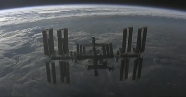 Capsula Crew Dragon a SpaceX a ajuns la Staţia Spaţială Internaţională cu patru astronauţi la bord, între care doi americani şi un rus - VIDEO