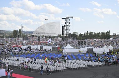 „Un Woodstock catolic”. Întâmpinat ca un star rock, Papa Leon le-a spus sutelor de mii de tineri veniţi la Jubileu să construiască o lume mai bună - VIDEO