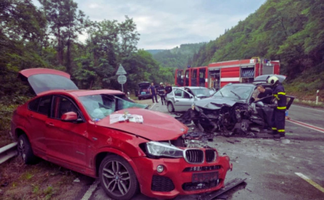 Un şofer român a fost reţinut după un accident grav petrecut în centrul Bulgariei. Un alt şofer român implicat în eveniment a fost testat pozitiv pentru consum de narcotice