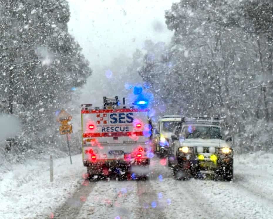 Oraşe australiene au fost acoperite cu un strat de zăpadă, un fenomen rar, apărut în condiţii meteorologice extreme - VIDEO