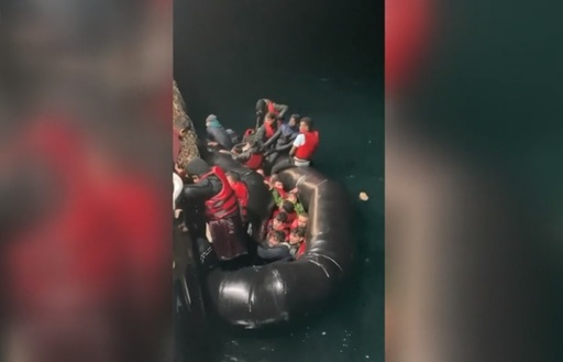 Guvernul britanic vrea sa traficanţii de persoane care folosesc reţelele sociale pentru a-şi promova serviciile să fie pedepsiţi cu închisoarea