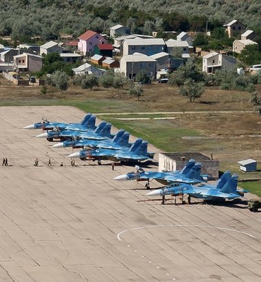 Ucraina susţine că a distrus un avion militar rus şi a avariat alte patru într-un atac cu drone asupra unui aerodrom din Crimeea