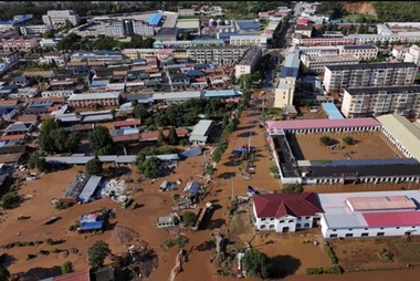 Primăria Beijing evacuează 82.000 de persoane din calea unor ploi torenţiale, la o săptămână după intemperii soldate cu 44 de morţi şi nouă dispăruţi