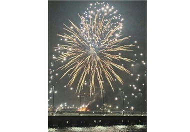 Un rănit între cinci angajaţi ai unui festival de focuri de artificii, nevoiţi să evacueze două vapoare în urma unui incendiu la bord, la Golful Tokyo