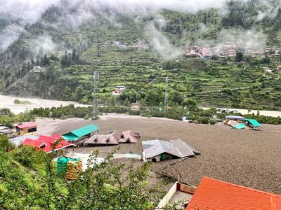 În jur de 100 de persoane sunt date dispărute după o alunecare masivă de teren în India - VIDEO