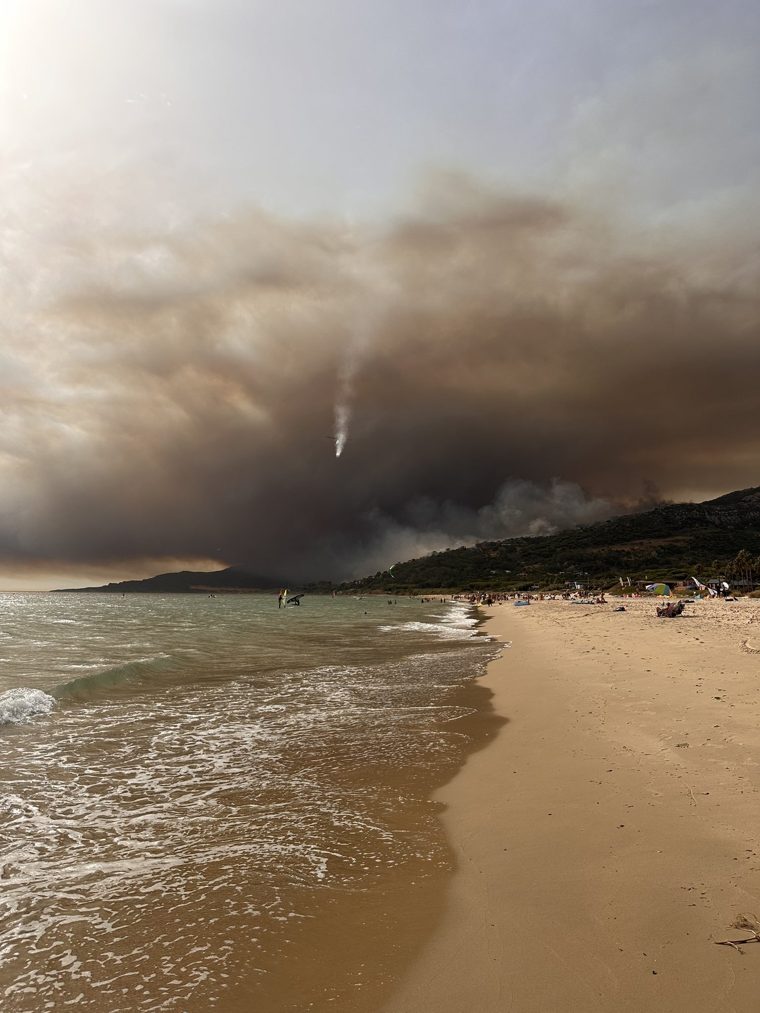 Hoteluri şi campinguri evacuate în Spania din cauza unui incendiu de pădure
