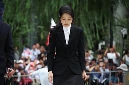 O procuroare specială cere mandat de arestare a fostei Prime Doamne sud-coreene Kim Keon Hee, la o zi după ce a fost interogată cu privire la o serie de acuzaţii, inclusiv corupţie şi manipularea pieţei bursiere