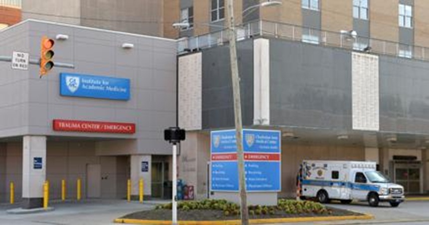 SUA: Incident grav la un spital din Charleston. Un bărbat agresiv, care a atacat un angajat şi a ameninţat cu un cuţit mai multe persoane, a fost împuşcat mortal de poliţie