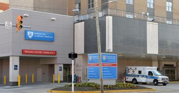 SUA: Incident grav la un spital din Charleston. Un bărbat agresiv, care a atacat un angajat şi a ameninţat cu un cuţit mai multe persoane, a fost împuşcat mortal de poliţie