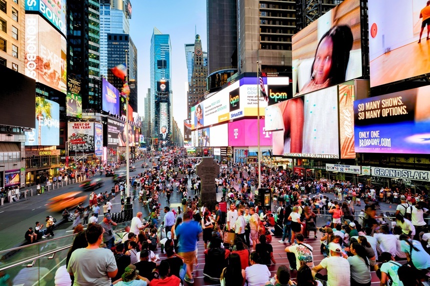 Mai multe persoane rănite după focuri de armă trase în Time Square din New York/ VIDEO