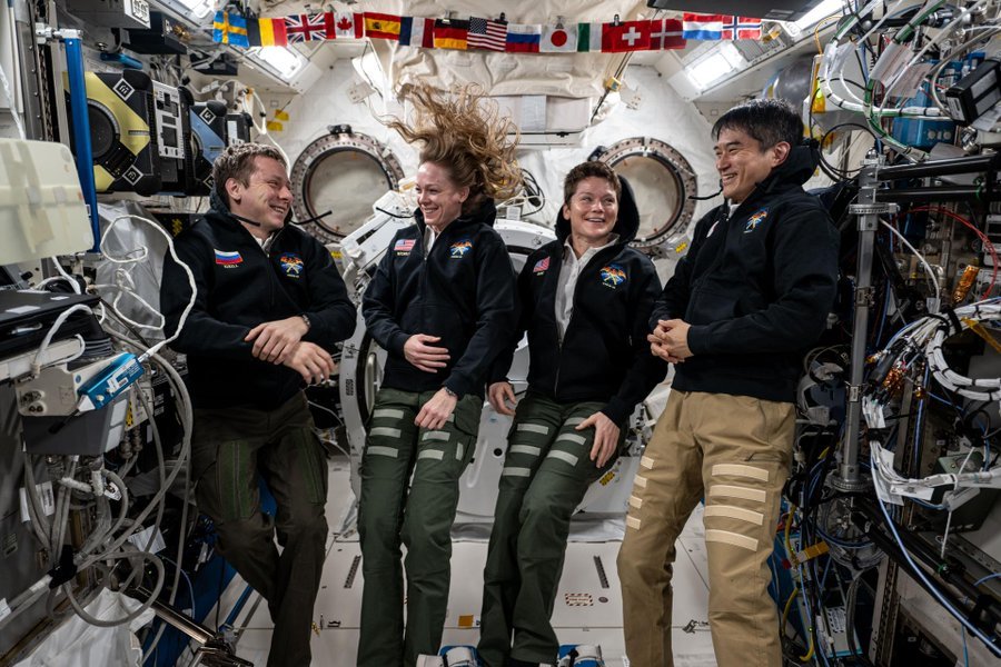 Patru astronauţi au revenit pe Pământ după 5 luni petrecute pe Staţia Spaţială Internaţională