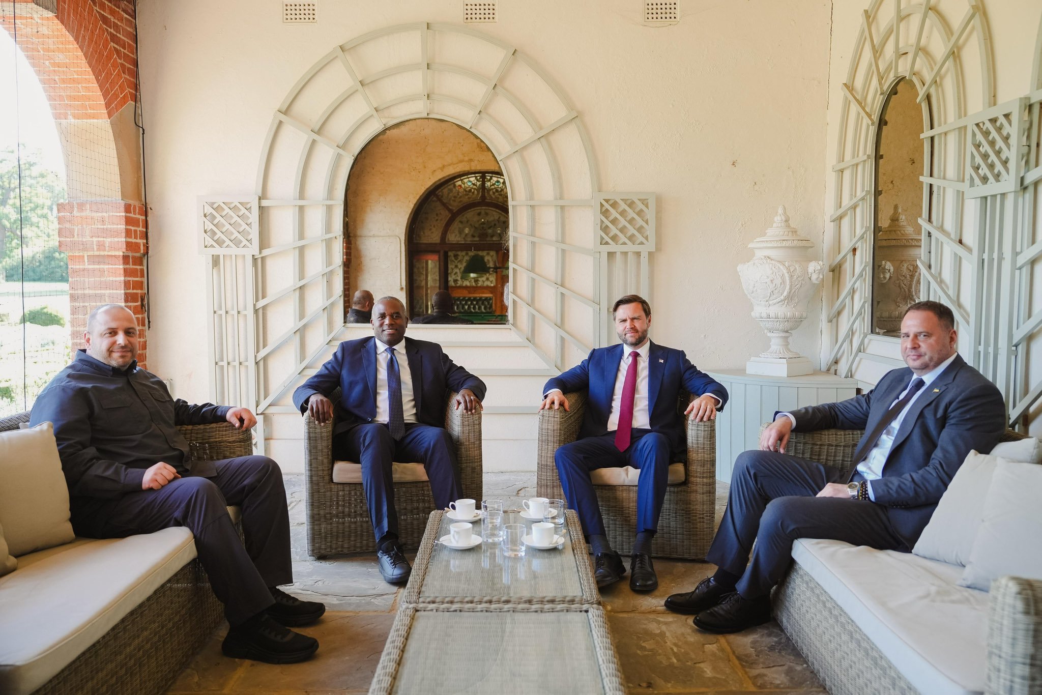 Discuţii privind Ucraina între Vance şi Lammy, înainte de summitul SUA-Rusia